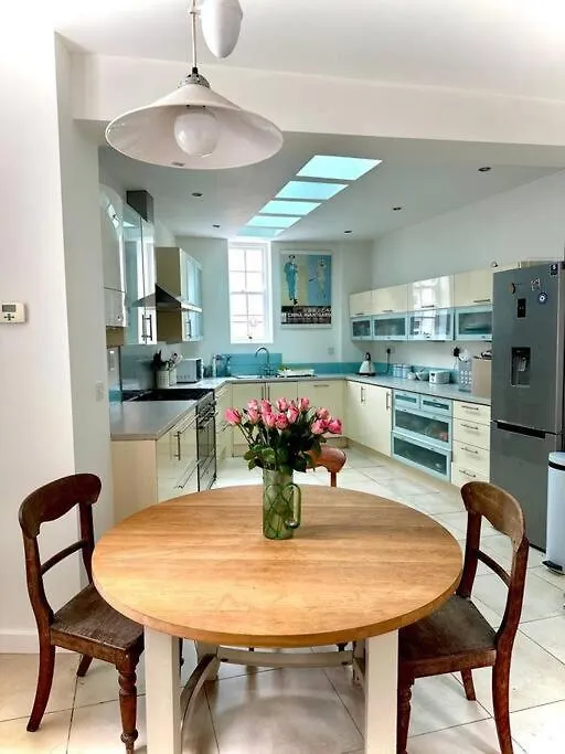 Large Georgian House In Heart Of Exeter Villa